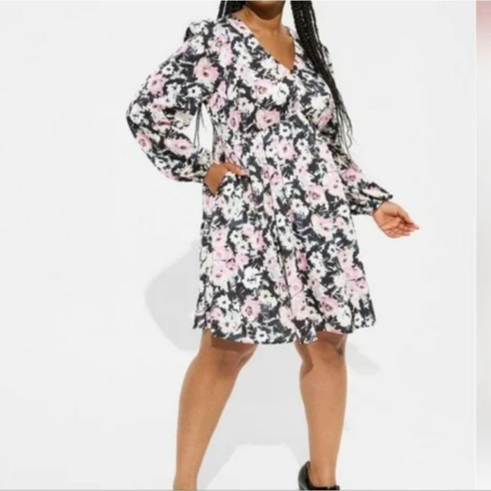 Torrid Black and Pink Floral Blouse . Garden Girl. Wedding Guest. Sunday Brunch